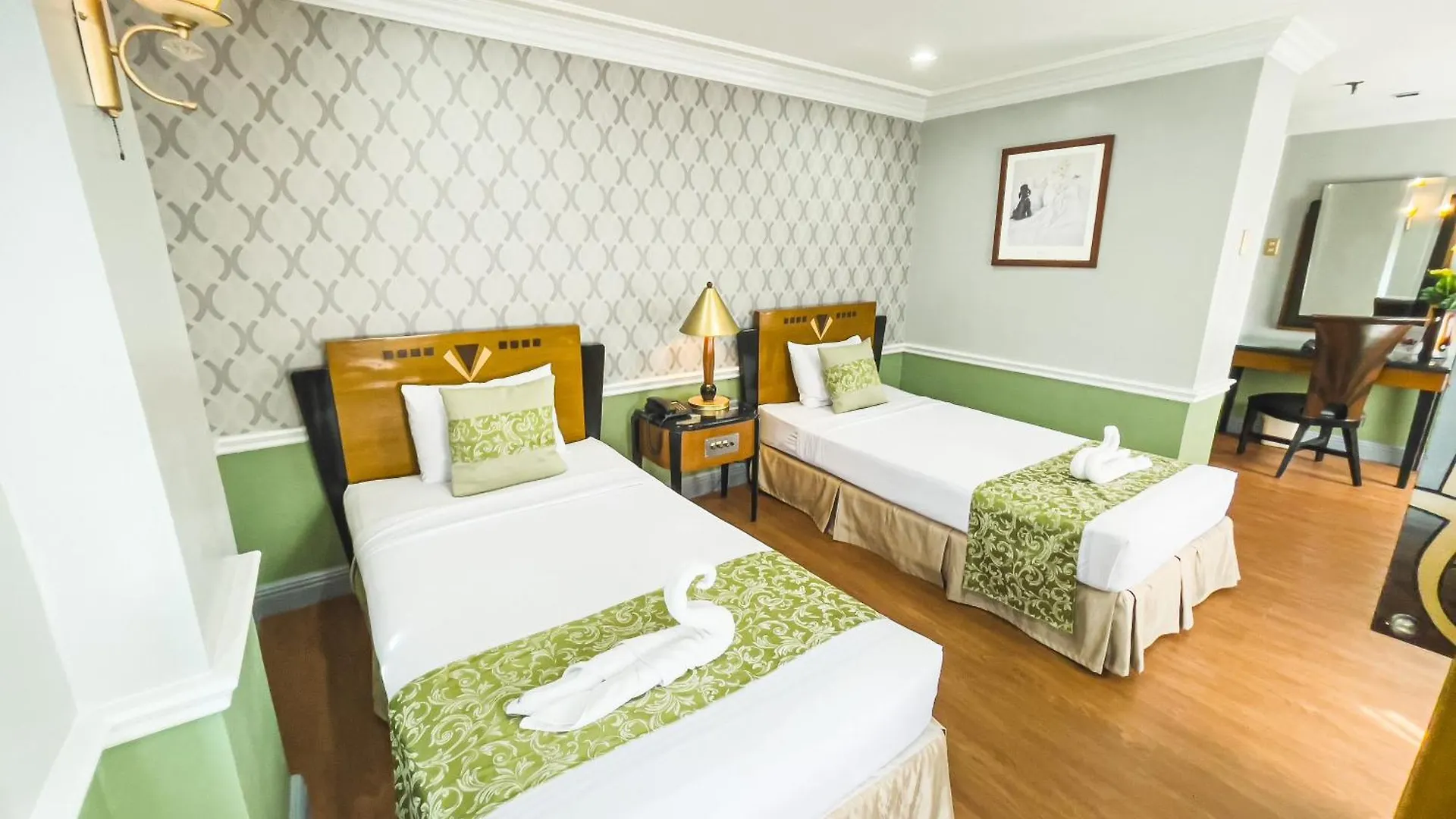 Miramar Hotel Manila 3*,